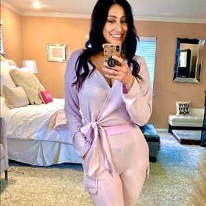 NWT Cropped hooded cargo jogger set in lilac.